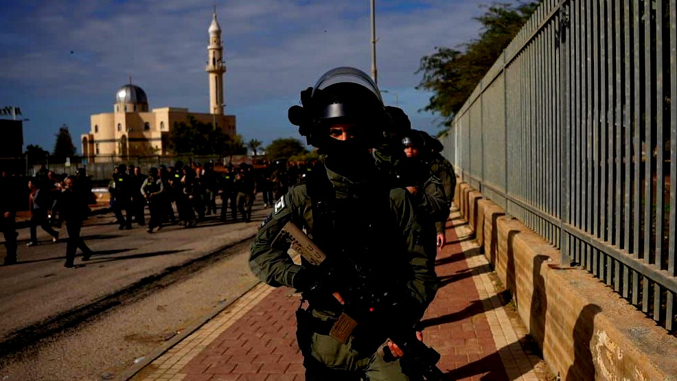 بتوجيه من بن غفير: "الحرس الوطني" يستلم العمليات في الترابين بالنقب.. 24 معتقلاً وأوامر هدم ومخالفات بالجملة