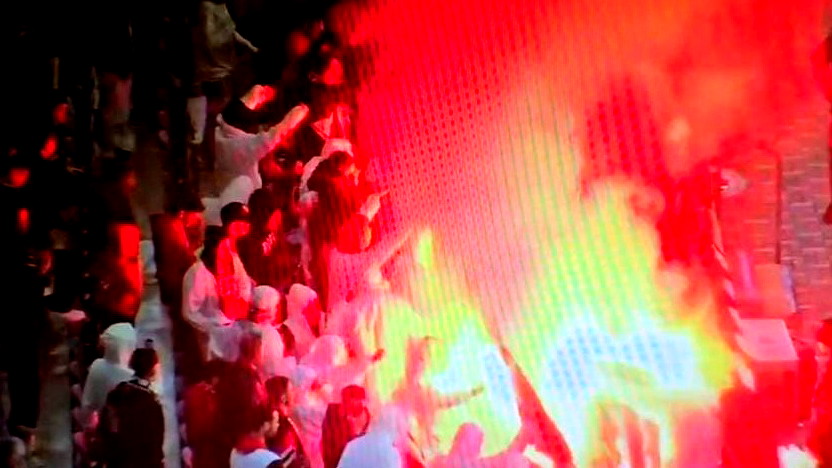 اعتقال 3 مشجعين لهبوعيل حيفا بعد احراق علم سخنين خلال المباراة في استاد سامي عوفر  