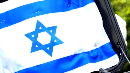  عدد سكان إسرائيل : 10 ملايين و178 ألف نسمة، منهم 7,771,000 يهودي (76.3% من السكان)، و2,147,000 عربي (21.1%)، و260 ألف أجنبي (2.6%).