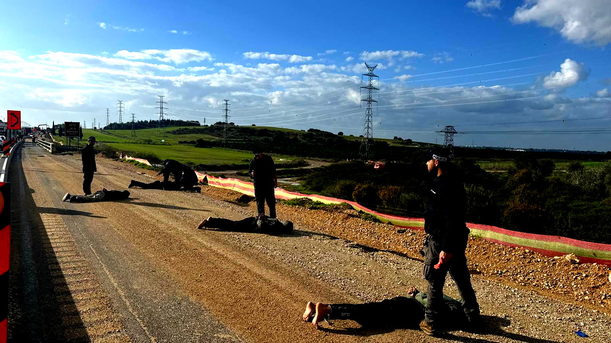 اعتقال 5 أشخاص من النقب بشبهة سرقة معدات تكنولوجية من مؤسسات تعليمية في الشمال