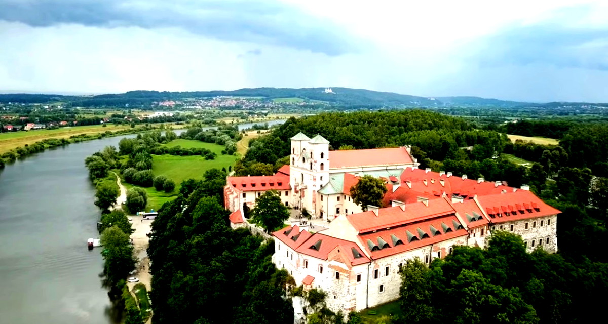 مدينة الأساطير... كراكوف: سحر التاريخ وجمال الطبيعة في قلب بولندا 