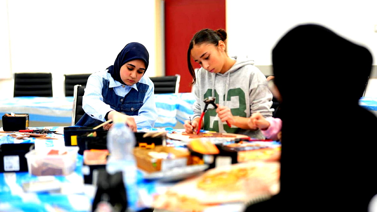 إبداعات تنبض في المركز الجماهيري أم الفحم: انطلاق ورشات فنية متخصصة لصقل المواهب