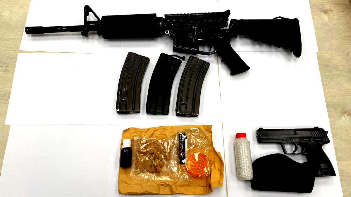 اللد: اعتقال 3 أشخاص بشبهة حيازة 16-M وكلاشنكوف وذخيرة ومخدرات