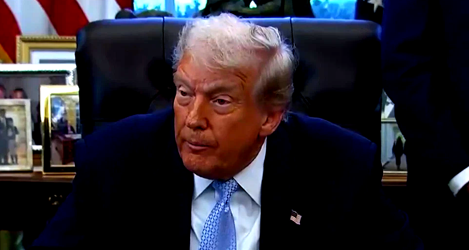 ترامب يهدد بالتدخل العسكري في إيران حال استمرار قمع المتظاهرين 