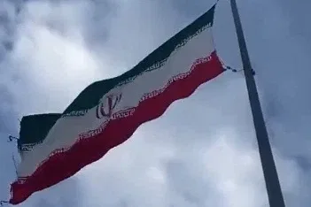 إيران تهدد بضرب القواعد الأمريكية في الشرق الأوسط ردًا على أي "مغامرة"