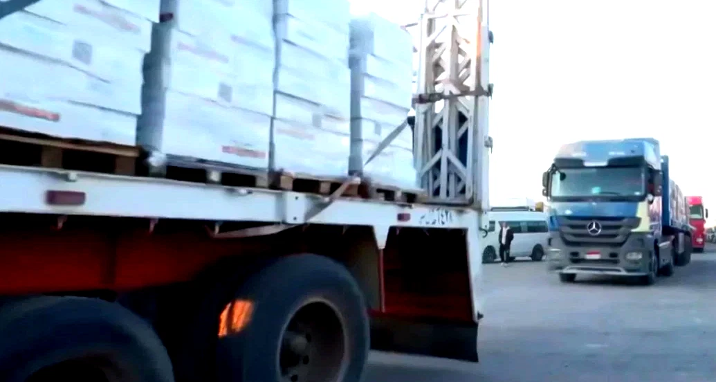 تقرير: إسرائيل تسمح للتجار بإدخال مواد "مزدوجة الاستخدام" إلى غزة في حين تُمنع على المنظمات الإنسانية 