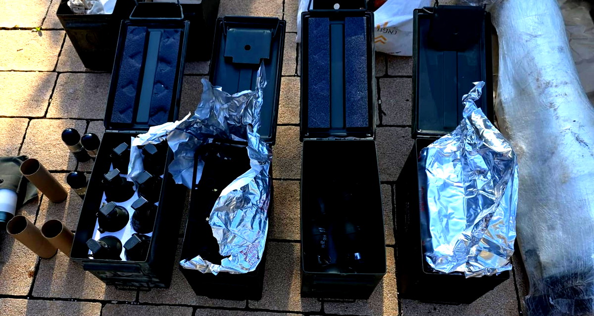 ضبط مخزون أسلحة كبير في مركبة ببلدة روش بينا