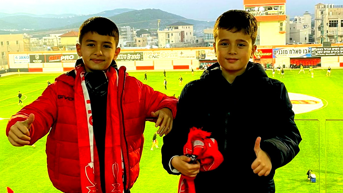 غزال أبو ريا يتحدّث إلى أحفاده