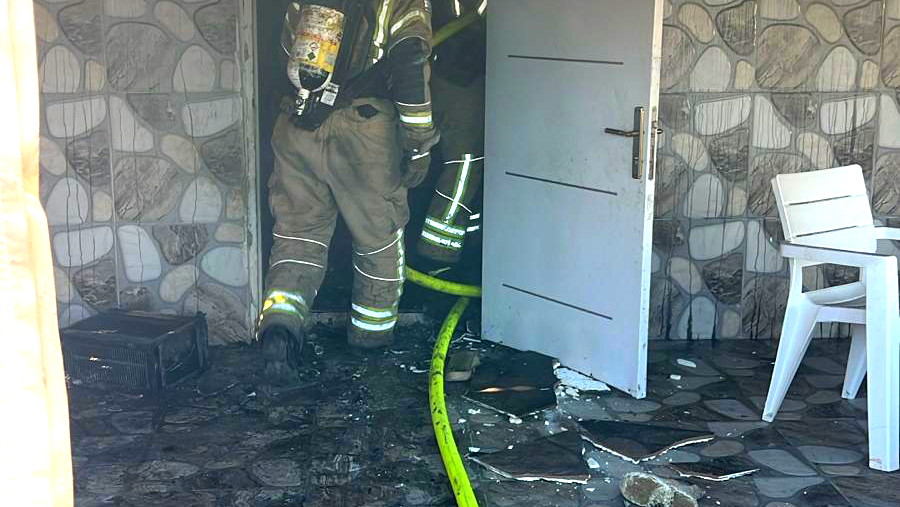 اصابة طفل وامرأة بعد تعرضهما لحروق بالغة جراء حريق في حورة النقب 