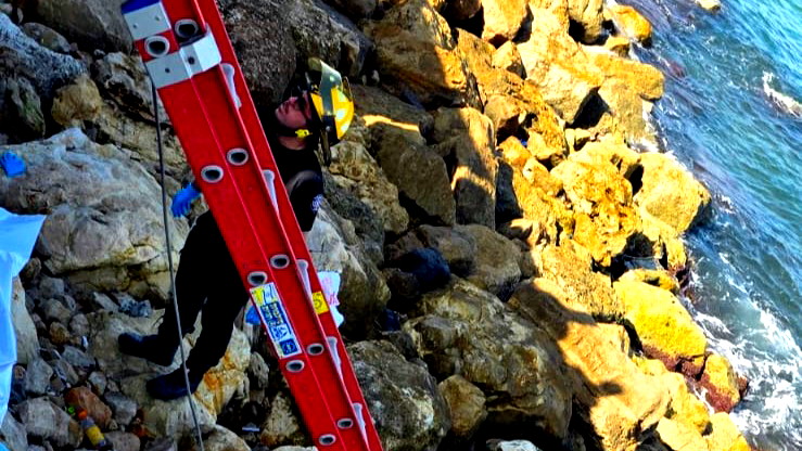 الشّرطة في بيانٍ لها: العثور على جثمان رجل في السبعينيّات من عمره بين الصخور بالقرب من ميناء يافا 