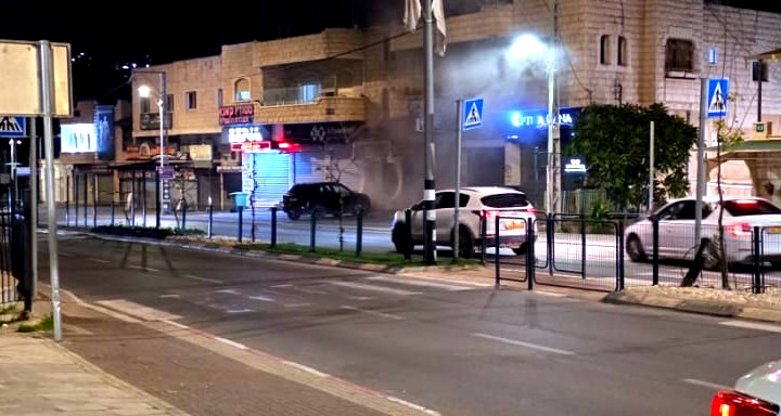 توثيق| كفركنا: إلقاء قنبلة باتجاه محل تجاري على الشارع الرئيسي دون وقوع إصابات