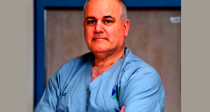 فخر للمجتمع العربيّ| البروفيسور أسامة أبو حاطوم من يافة الناصرة في صدارة قائمة "فوربس" لأفضل الأطباء في البلاد للعام 2025 