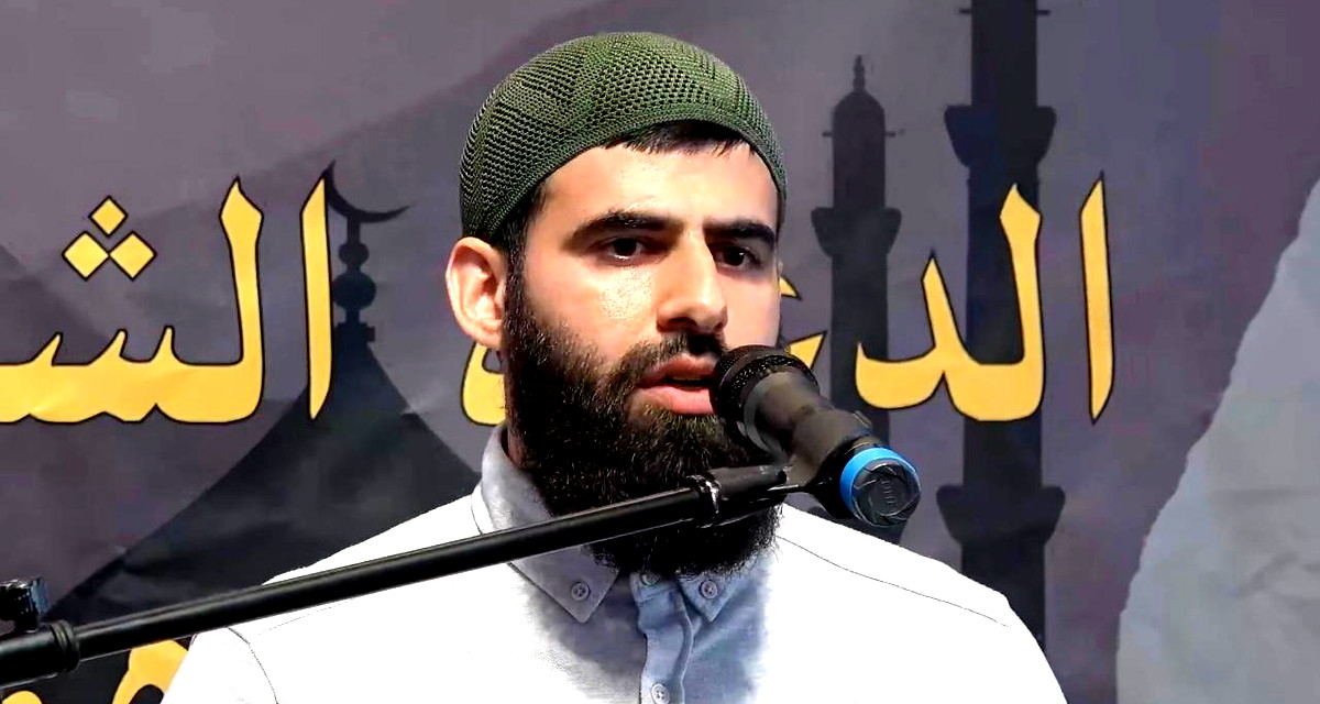 بين حضارتين