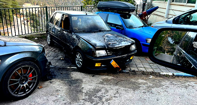  متطرفون يهود ينفذون "تدفيع ثمن" في عين رافة: إحراق مركبات وكتابة شعارات عنصرية 