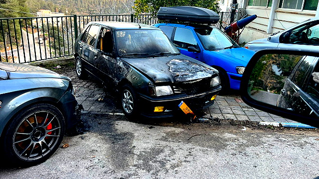  متطرفون يهود ينفذون "تدفيع ثمن" في عين رافة: إحراق مركبات وكتابة شعارات عنصرية 