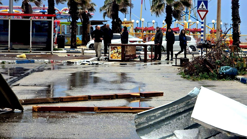 ابتداءً من الليلة: أمطار وفيضانات ورياح قوية تصل إلى 100 كم/ساعة