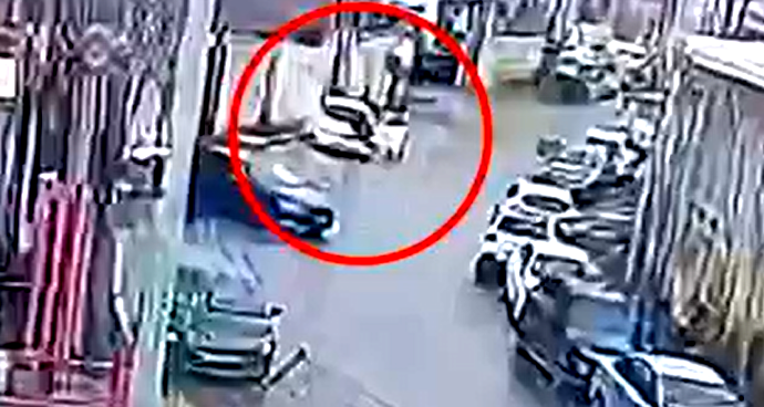 من عطروت إلى بيت جالا: القبض على شاب من شرقي القدس دهس شرطيًا خلال نشاط لتطبيق القانون 