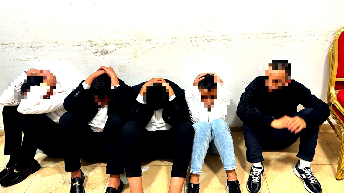 فض حفل زفاف في العيزرية بعد ضبط أسلحة واعتقال ستة أشخاص