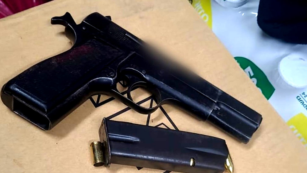 باغتوهم وهم يسرقون.. إحباط سطو مسلح على بقالة في جديدة-المكر واعتقال 4 مشتبهين بحوزتهم مسدسات