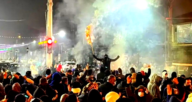 احتجاجات إيران في يومها الـ15: مقاطع الجثث والجرحى تنتشر بدل التظاهرات.. 538 قتيلًا و10 آلاف معتقل