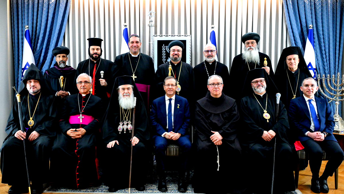 رئيس الدولة يستضيف قادة الطوائف المسيحية في الاحتفال التقليدي برأس السنة الميلادية