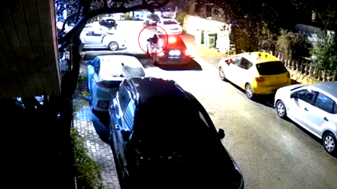 تحت الابتزاز والتهديد! اتّهام شاب (20 عامًا) بإطلاق نار باتجاه منزل طبيب في دالية الكرمل