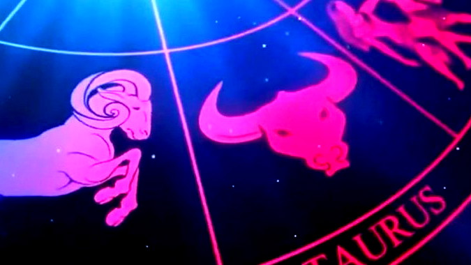 كن حذرًا من تدخل الآخرين في علاقتك وتأكد من صحة المعلومات... إليكم توقعات الأبراج لهذا اليوم