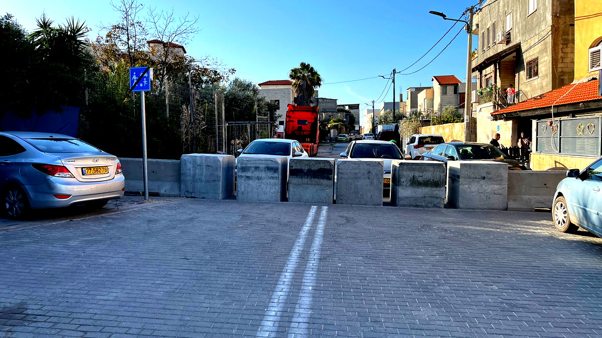 جمعية حقوق المواطن تُقدّم التماسًا إلى المحكمة العليا وتطالب بإزالة الحواجز الإسمنتية في جسر الزرقاء... تقيّد حركة حَوالَيْ 16 ألف مواطن 