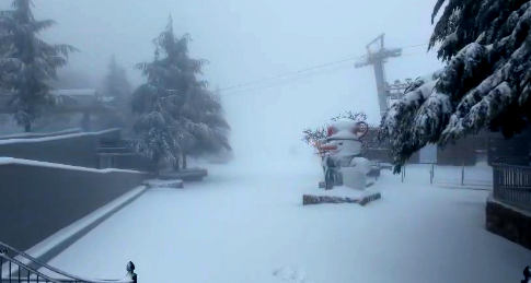  بحلّته السّاحرة| الزّائر الأبيض يُزيّن قمة جبل الشّيخ ودرجات الحرارة تُلامس الصّفر هناك... المنتجع مُغلق أمام الزّوار اليوم وغدًا