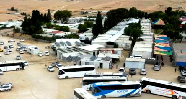 حرمان آلاف الأطفال البدو من حقهم في التعليم: التماس لإعادة الخدمات التعليمية فورًا في القرى غير المعترف بها في النقب 