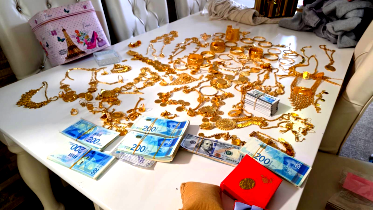 ضبط مجوهرات ومبالغ مالية وشيكات - مداهمة عشرات محلات الصرافة غير القانونية في جميع انحاء البلاد