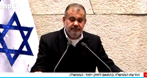 "أنت سياسي بائس".. وليد طه يشن هجومًا غير مسبوق على بيني غانتس من منصة الكنيست 