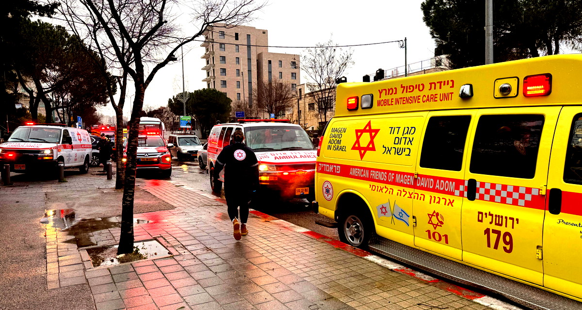 بيت حنينا: اندلاع حريق في منزل وإصابة رجل وامرأة بجراح خطيرة 