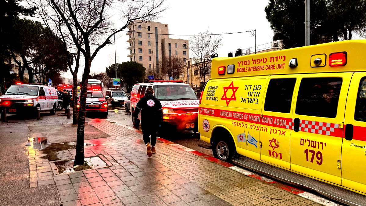 بيت حنينا: اندلاع حريق في منزل وإصابة رجل وامرأة بجراح خطيرة