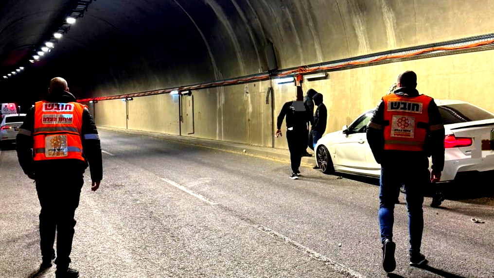 حادث طرق في "انفاق الناصرة": نقل أم وطفلتها للمستشفى 