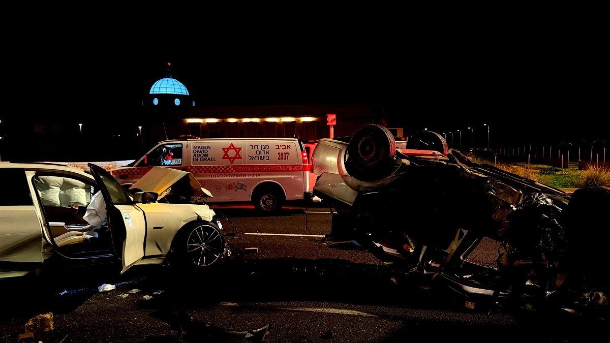 منطقة المركز: مصرع شاب وإصابة ثلاثة آخرين في حادث سير بين مركبتين على شارع 453