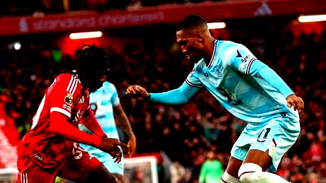 ليفربول يكتفي بتعادل محبط مع بيرنلي وتشيلسي ينتصر مع روسينيور