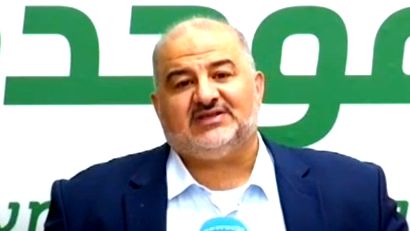 منصور عباس يشن هجوماً لاذعاً على التجمع: أحرقتم 138 ألف صوت وأعدتم اليمين الفاشي