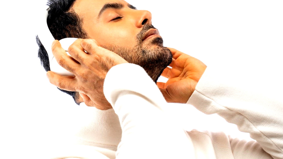 الفنان فؤاد عبدالواحد يتصدّر "ترند" المنصات الرقمية والأكثر تفاعلاً بألبوم  "FOUAD26"