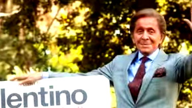 وفاة مصمم الأزياء الإيطالي فالنتينو غارافاني عن عمر ناهز الـ93 عامًا