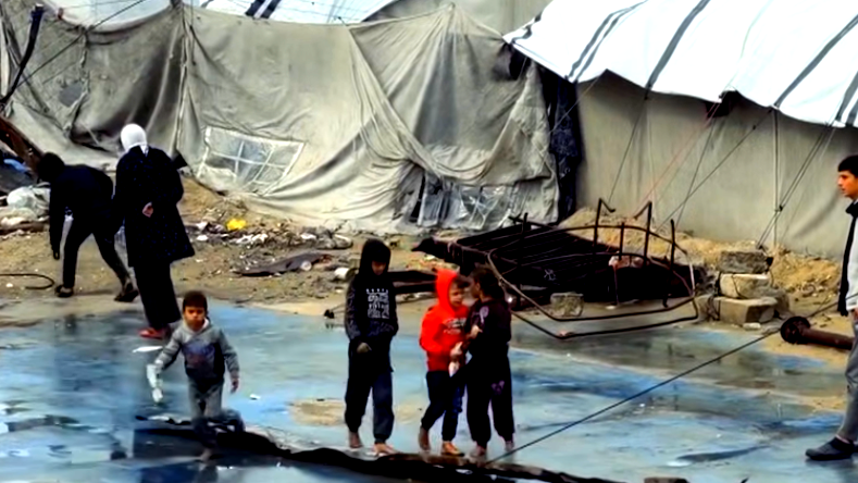 في ظلّ موجة الصّقيع| ارتفاع حصيلة الوفيات في قطاع غزّة والجهات الإسرائيليّة ترفض فتح معبر رفح... حالةٌ إنسانية يُرثى لها بالقطاع