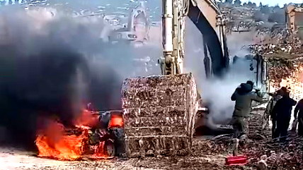 مصادر فلسطينية: مستوطنون يحرقون أكثر من 10 آليات ومركبات في بلدة عوريف جنوب نابلس