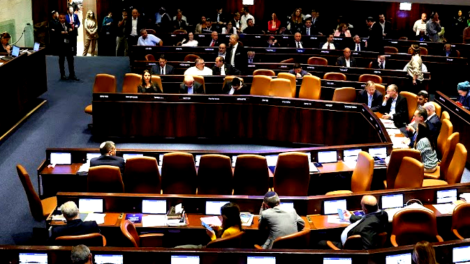 ضربة للأكاديميين العرب: الكنيست تقر نهائياً قانون الجامعات الفلسطينية