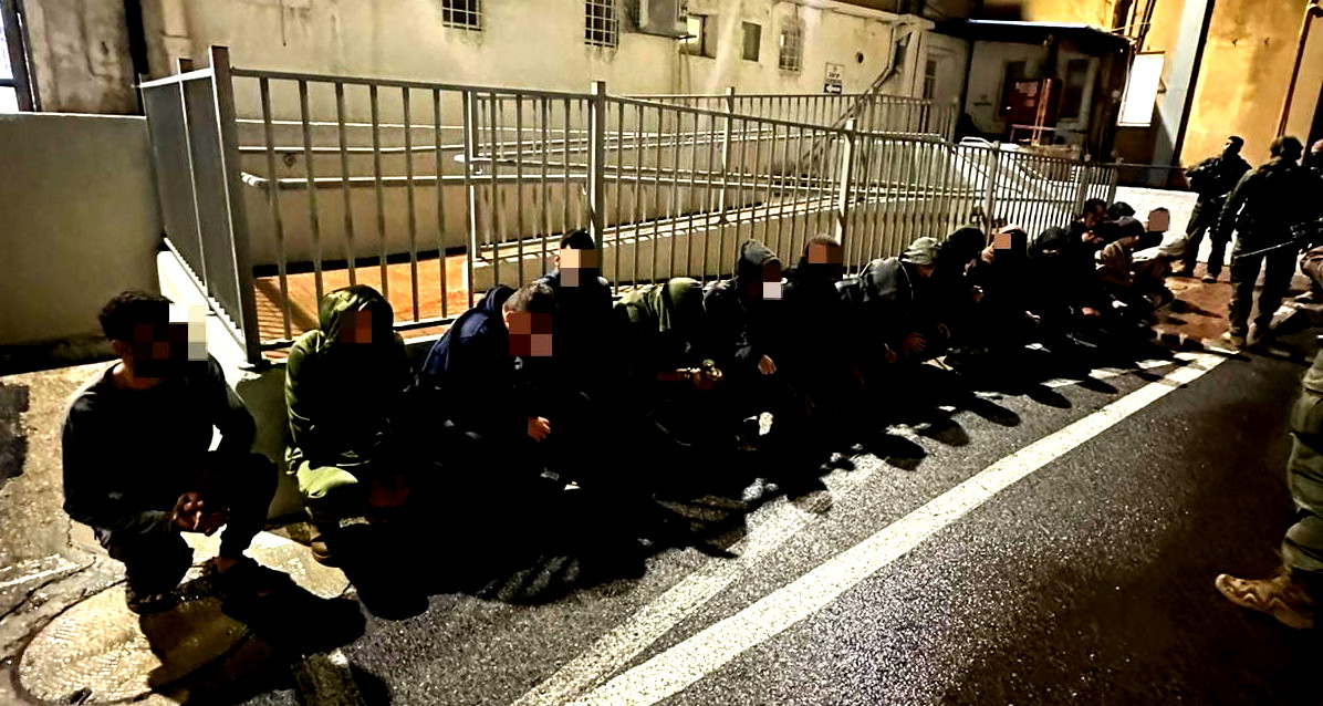 ضبط 18 عاملًا من الضفة في منزل بالبعينة نجيدات وتقديم لائحة اتهام ضد صاحبه مع طلب مصادرة المنزل