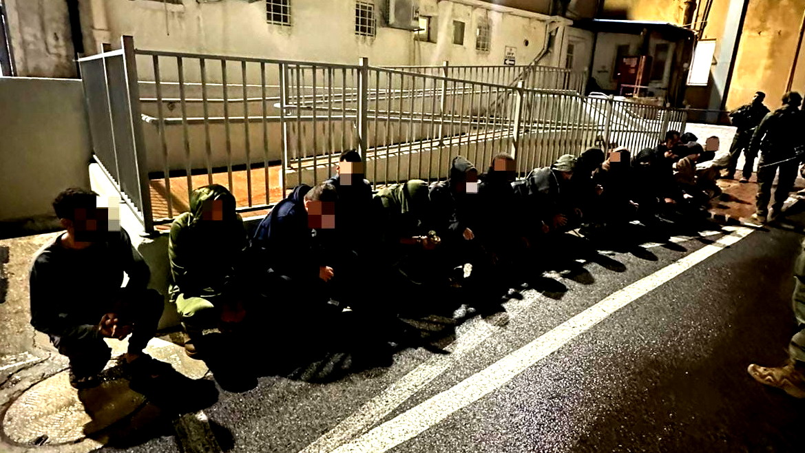 ضبط 18 عاملًا من الضفة في منزل بالبعينة نجيدات وتقديم لائحة اتهام ضد صاحبه مع طلب مصادرة المنزل