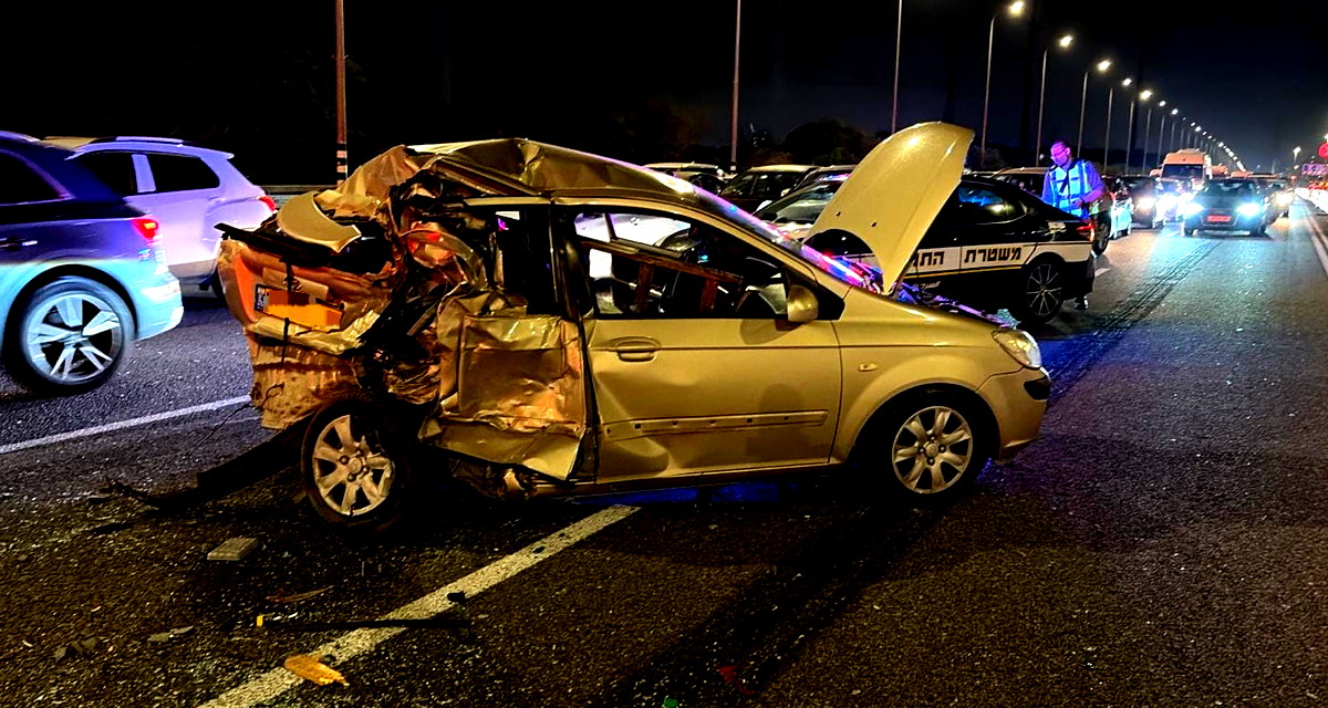 حادث طرق على شارع 4: إصابة 7 أشخاص بينهم شاب بحالة خطيرة