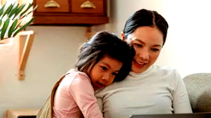 النموذج مقابل القدوة: مصدر الإلهام من الأسرة إلى المجتمع والإعلام