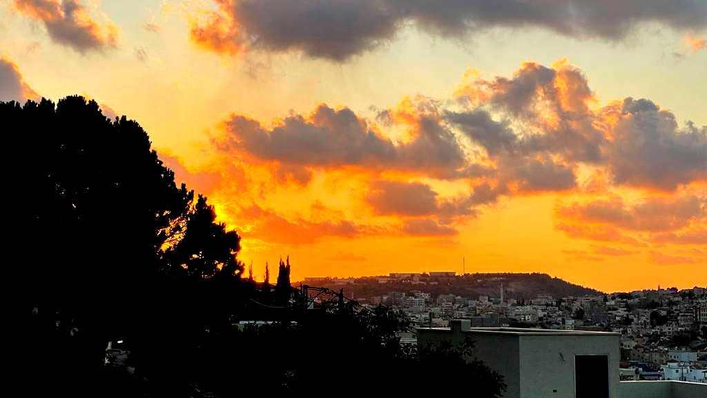 حالة الطقس: أجواء غائمة جزئيًا ويطرأ ارتفاع على درجات الحرارة