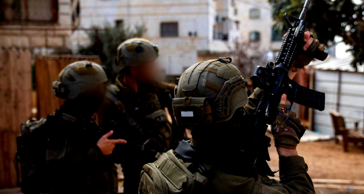 الجيش الإسرائيلي ينفذ عملية في مدينة الخليل ويعتقل 14 فلسطينيًا ويحجز أسلحة