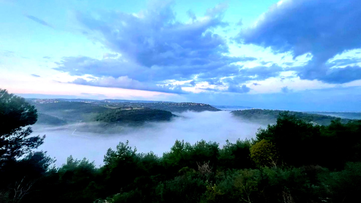 طقس السبت: انخفاض على الحرارة وتوقعات بأمطار متفرقة